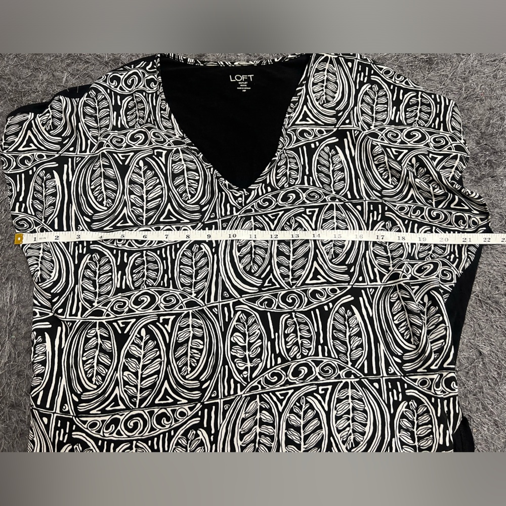 Loft Black & White Patterned Blouse! - Picture 9 of 13
